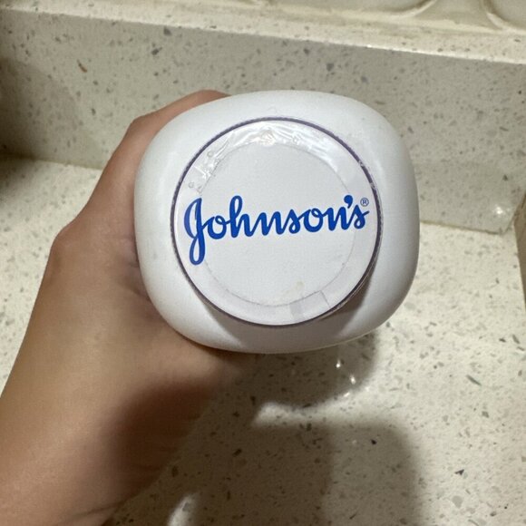 Johnson's Baby Powder Calming Lavender Cornstarch Hypoallergenic 15 oz Sealed - Picture 2 of 2